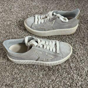 The Shoe Box Platform Tennis Shoes Size 6